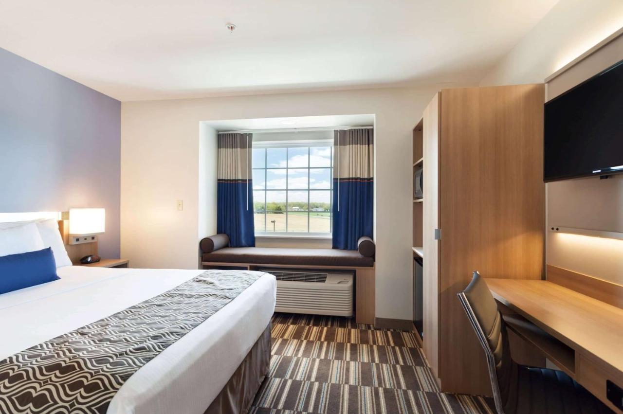 Microtel & By Wyndham Aurora