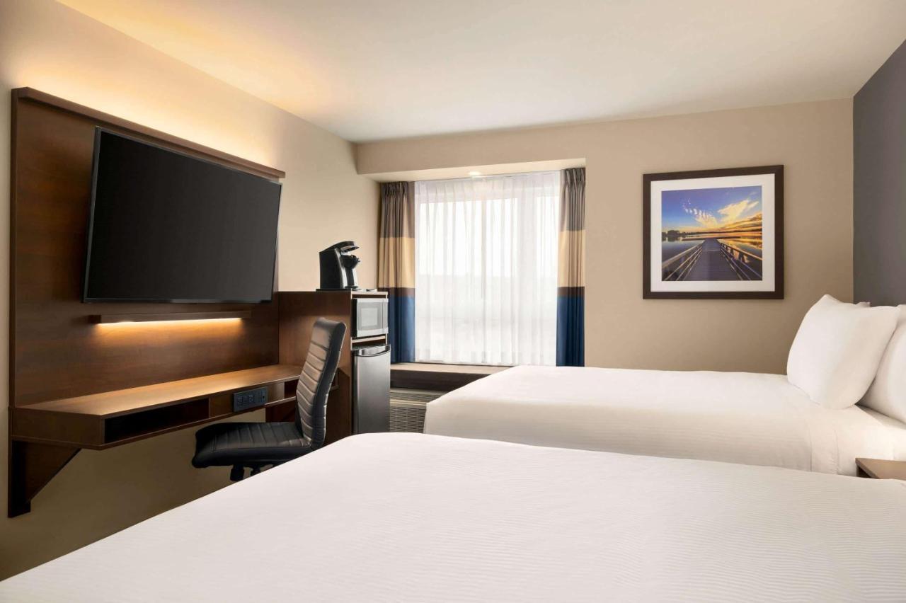 Microtel & By Wyndham Hotel 3*