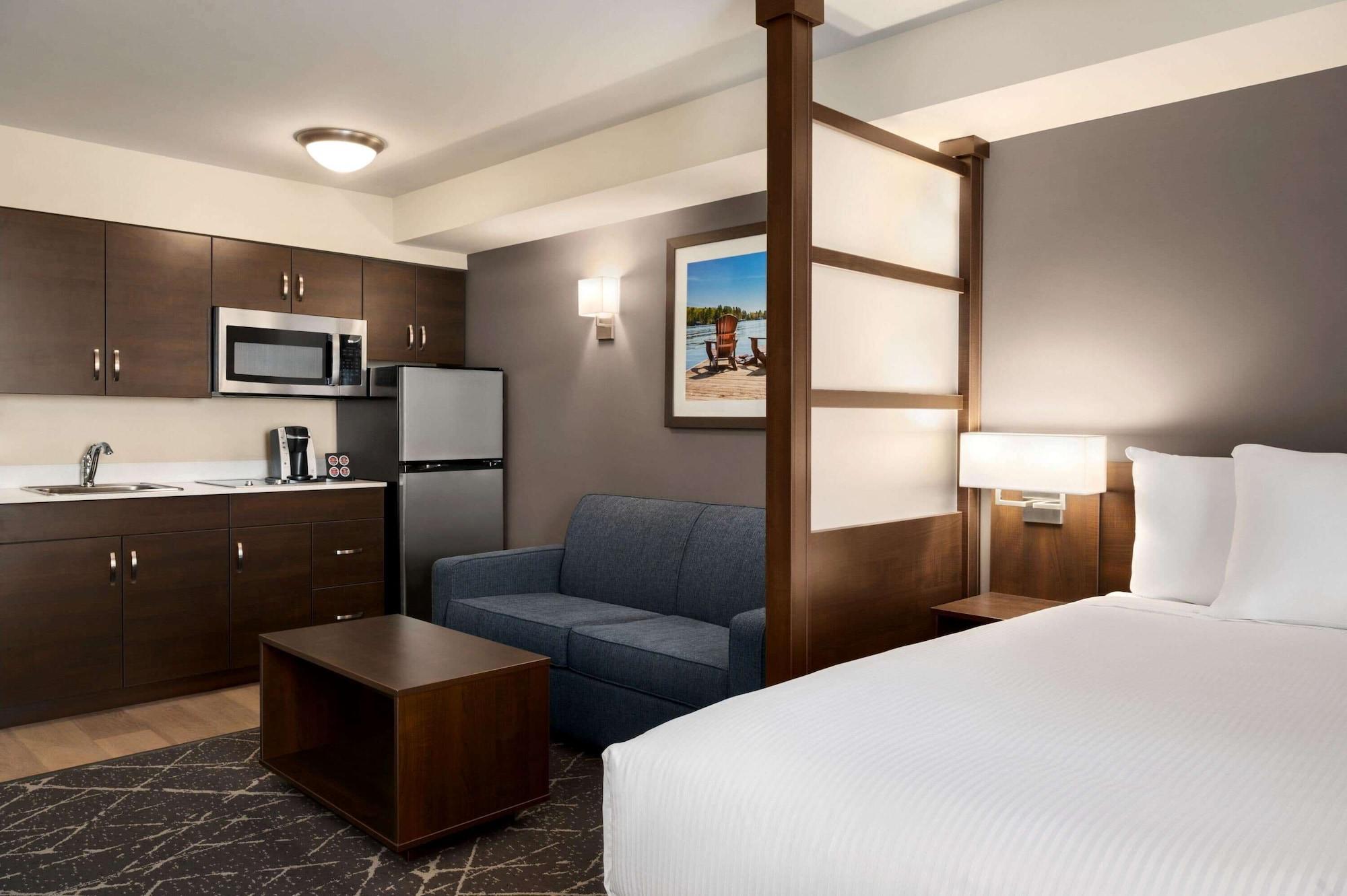 Microtel & By Wyndham 3* Aurora