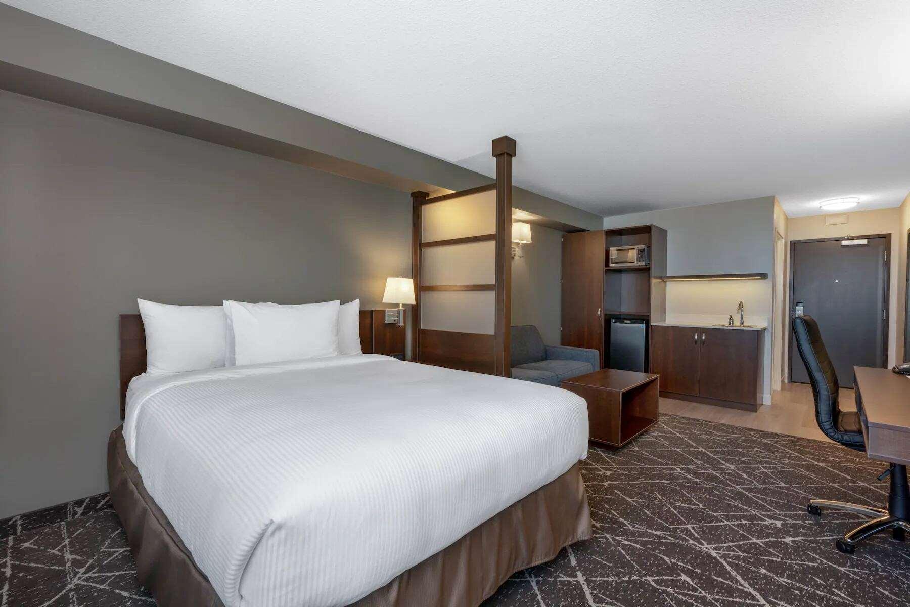 Microtel & By Wyndham Hotel