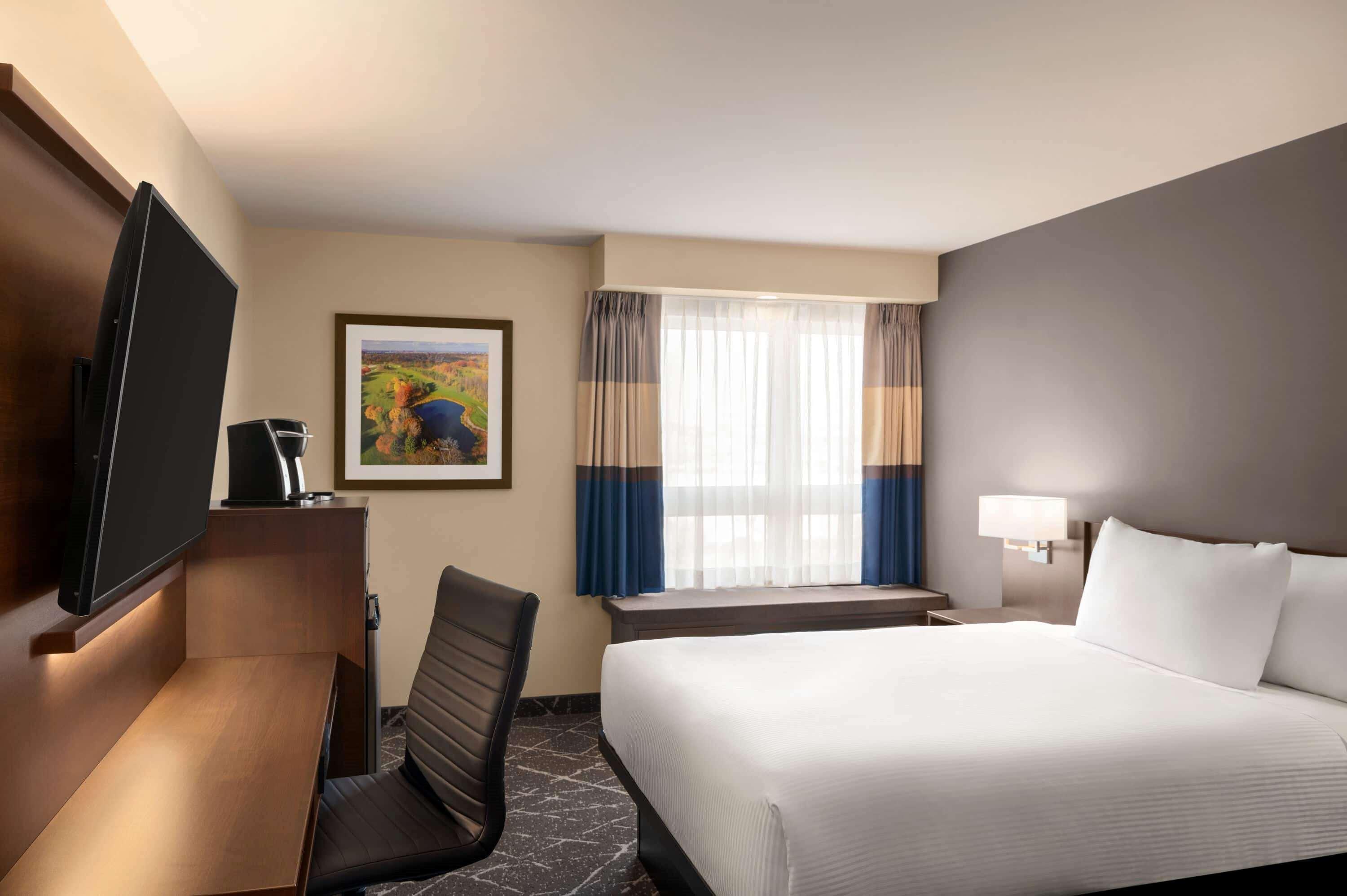 Microtel & By Wyndham Hotel Aurora