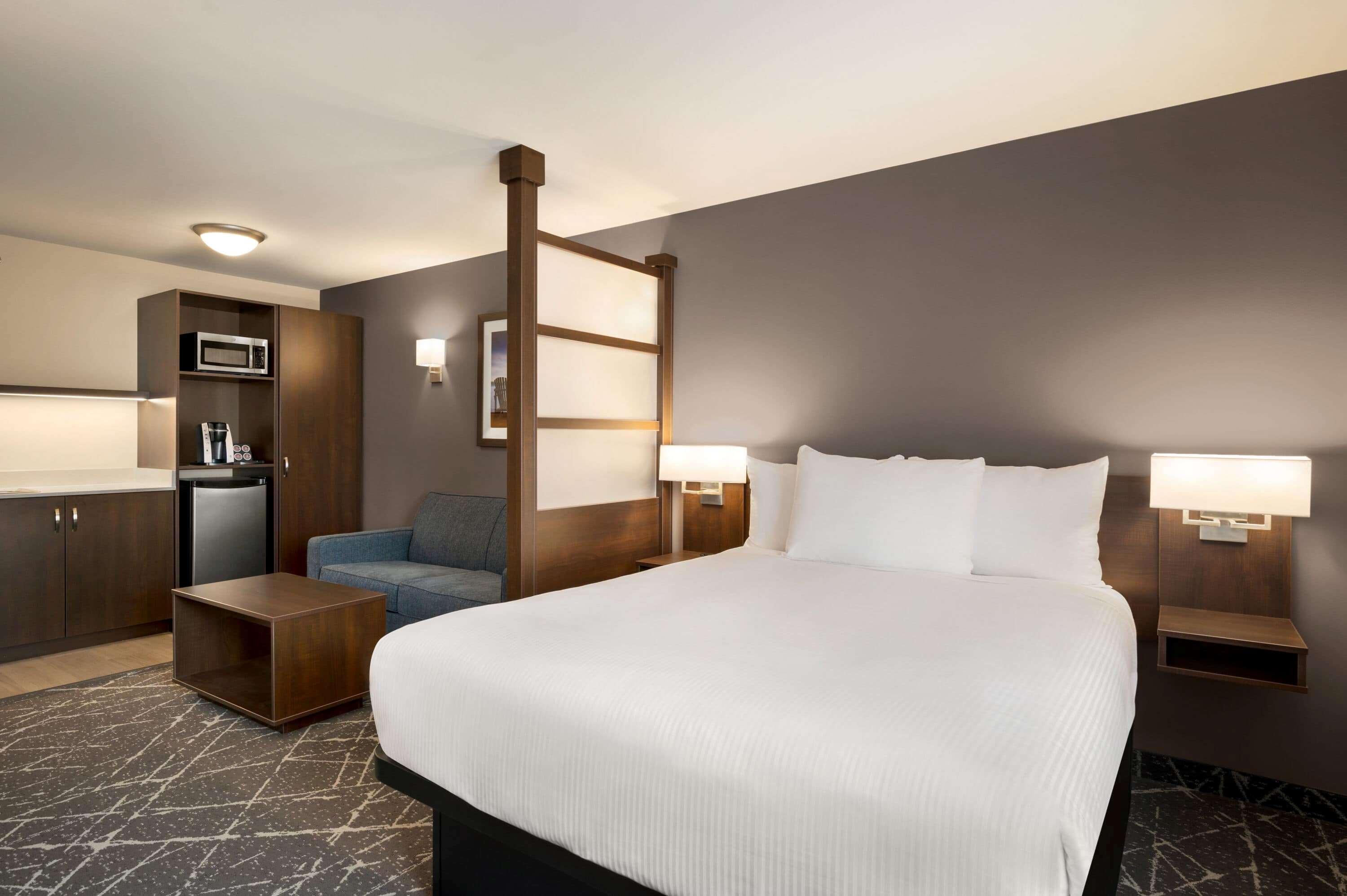 Microtel & By Wyndham Aurora
